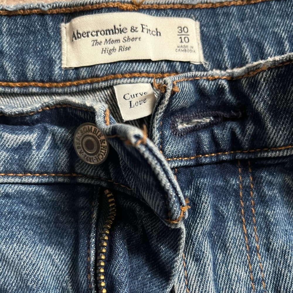Abercrombie & Fitch high rise mom short